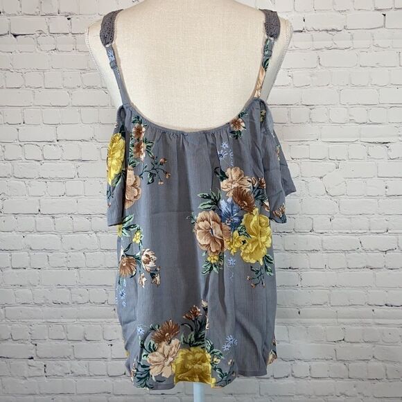 (NWT) Torrid Stone Grey Floral Cold Shoulder Blouse - Picture 6 of 8